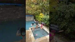 SKIBIDI GIRLS DANCING IN THE POOL😂