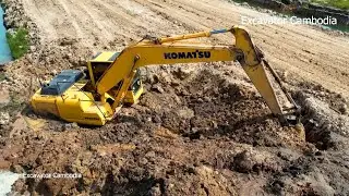 Excavator stuck in mud help of bulldozer experts. Excavator Stuck Recovery By 2 Bulldozer Success .
