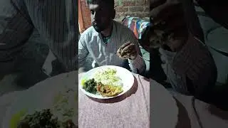 Hello doston today I eat rice and dal and anda amlet Palak sag alu please subscribe
