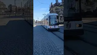 Einfahrt Tram 9 nach Prohlis in Dresden Theaterplatz