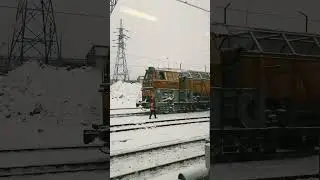 Уборка снега на железной дороге в России / Snow removal on the railway in Russia #shorts