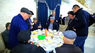 Каримбой Рахмонов Маракада утириб туришин куринг. Шовотда туйда