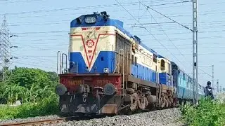 Rewinding old times : MLDT WDM 3A led 15712 Katihar - Howrah Weekly Express skips TBAE peacefully