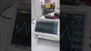 Using Oscilloscope to display the waveforms generated by a function generator