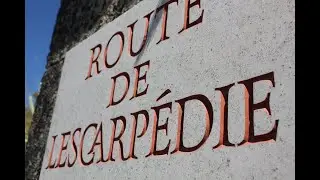 Réalisation de plaques de rues en pierre. Making of stone street signs.