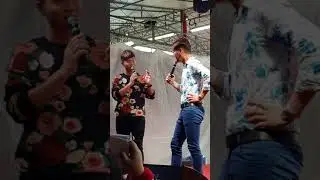 家铭和永谊主持的 getai talk show 😀😀😀😀😀