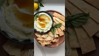 5 Minute Appetizer🧀👩&zwj;🍳 #easyrecipe #appetizer #honey #spicy #quickrecipe #cheese #ricotta #foodie