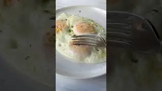 Все совершают одни и те же ошибки при приготовлении яиц средней варки 🥚 #яйца #рецептяиц #короткие