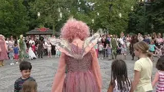 Efteling Intro nummer&ndash; Ton van de Ven Plein | 9 Pleinen Festijn 2016 | Themepark Broadcast