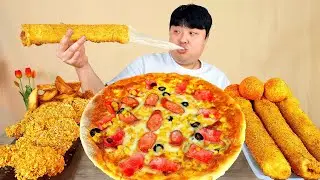 MUKBANG | Хрустящая курица, пицца, сырные палочки, картофель фри, корейская кухня — всё это я ем!