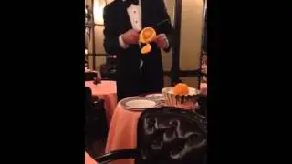 Pelar naranjas a la vista del cliente.