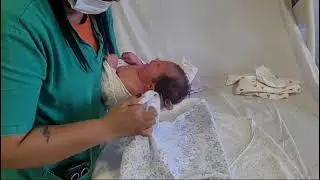 primeiro banho da Anna Flor