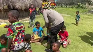 BAKTI  SOSIAL PEMBAGIAN BINGKISAN NATAL DAN TAHUN BARU 2026 POLRES LANNY JAYA 