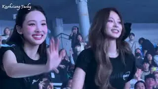 TWICE(트와이스) - 'MOONLIGHT' Tzuyu (쯔위) & Nayeon (나연) FanCam ＜Ready To Be＞ Seoul 230416