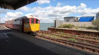 Island Line Train At Ryde Esplanade Station - 1938 Tube Stock - September 2019 | kittikoko