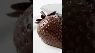 🍓🍫 Cutting a Realistic Chocolate Strawberry | Satisfying ASMR Chocolate Art #Shorts