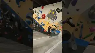 Such a fun little paddle dyno!!! #dynamic #bouldering #climb #gym #viral #boulderinggym #dyno #fun