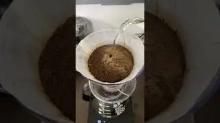 Brewing hand-drip coffee in the offuce before workers get to work. #workers #handdripcoffee