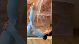 Лёгкое упражнение в домашних условиях #йогавезде #yogapractice #yogaforbeginners #yogalife #спорт
