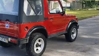 Suzuki samurai vermelho
