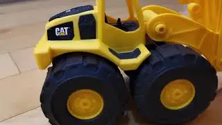 BIG YELLOW EXCAVATOR TOY TRUCK earth movers toy with big wheels