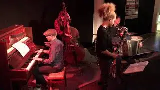 Stefanie Kunckler Ymonos live at Kunsthaus Glarus 2018