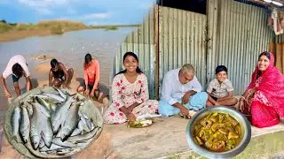 অজয় নদের টাটকা মাছ আলু, বেগুন আর সিম দিয়ে মায়ের হাতে গ্রাম্য পদ্ধতিতে রান্না।