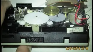 Sony WM-22 walkman how to open. Reply to Stereo2go post. Video shot 07 February 2015