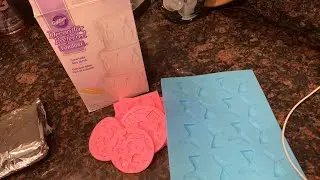 *EASY* How to use silicone molds for Fondant