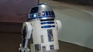 DIY R2-D2 builds by serious R2-D2 builders at Maker Faire Bay Area | Star Wars Droids