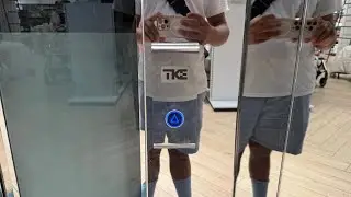 Bordeaux, France | TKE Hydraulic Lift | H&M (Rue Sainte-Catherine)