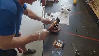 D&eacute;sherbage, entretien sur charrue , et d&eacute;but moisson..