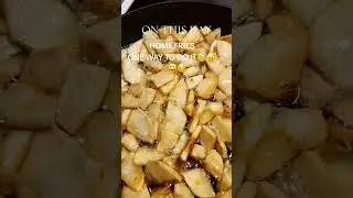 👀Good ol' Home Fries, CLASSIC! YESSS!😊😋👍🏽🔥 Throwback Thursday meal popped up on me. This a class🤓😊