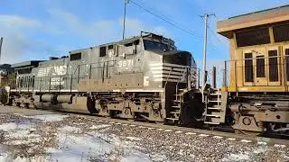 A Former GECX & A NS Dash-9 Trail On M-NPPR28!