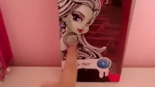 Review Frankie Stein Basic Core Budget Doll