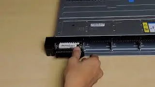 Lenovo ThinkSystem SR630 V3 removing a hot-swap drive