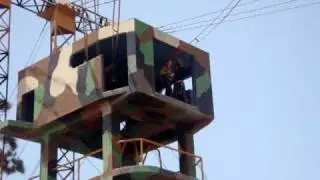 Salto da torre da Escuela de Paracaedista del Ejercito Peruano
