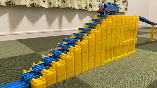 プラレールトーマスとなかまたちでスーパー段差コースに挑戦！　Thomas&Friends