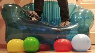 Mes TN s'amusent sur mon canap&eacute; gonflable (NON POP+1pop). Nike air max TN stomp my inflatable couch.