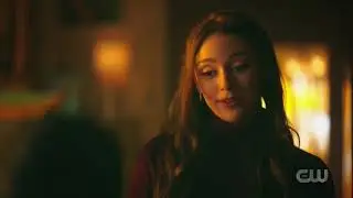 Legacies 3x07 - Hope & Cleo marvel at their piece, someone tries to by it and Hope doesn&rsquo;t want to