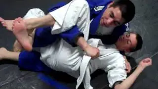 Marco Alvan Instructional BJJ video - learn technique how to pass the half guard.