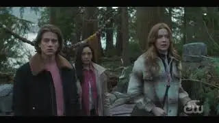 Nancy Drew 2x13 - Nancy, Ace & Amanda arrive on the island & find a teenage girl