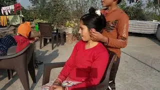 Pinky ear relaxing massage