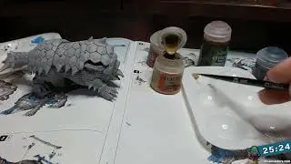 Merry Christmas Eve! Continuing to build/paint Skink box set!   Commissions open!  Stream Raiders in