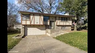 New Listing in West Des Moines $299,900 - 216 34th Ct, West Des Moines - Call for a private showing!