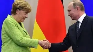 Putin: Russia never interferes in others&rsquo; internal politics, yet feels such attempts from