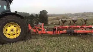 John Deere 8270r with Kuhn Vari Leader Winter Ploughing