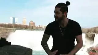 (Salvadrumz) Solo Djembe player  Niagara&rsquo;s falls. Drumming falls