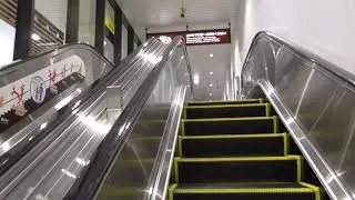JR新函館北斗駅　12番線ホーム（新幹線改札内） 昇りエスカレーター　2020.09.27