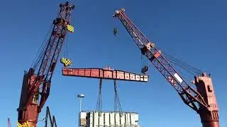 Seaport services. Shipments of oversized cargo. Loading of a cargo ship.